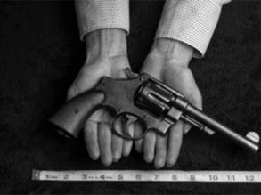 Gun size compared to hand size in mysterious suicide or murder crime committed in Dark Highway